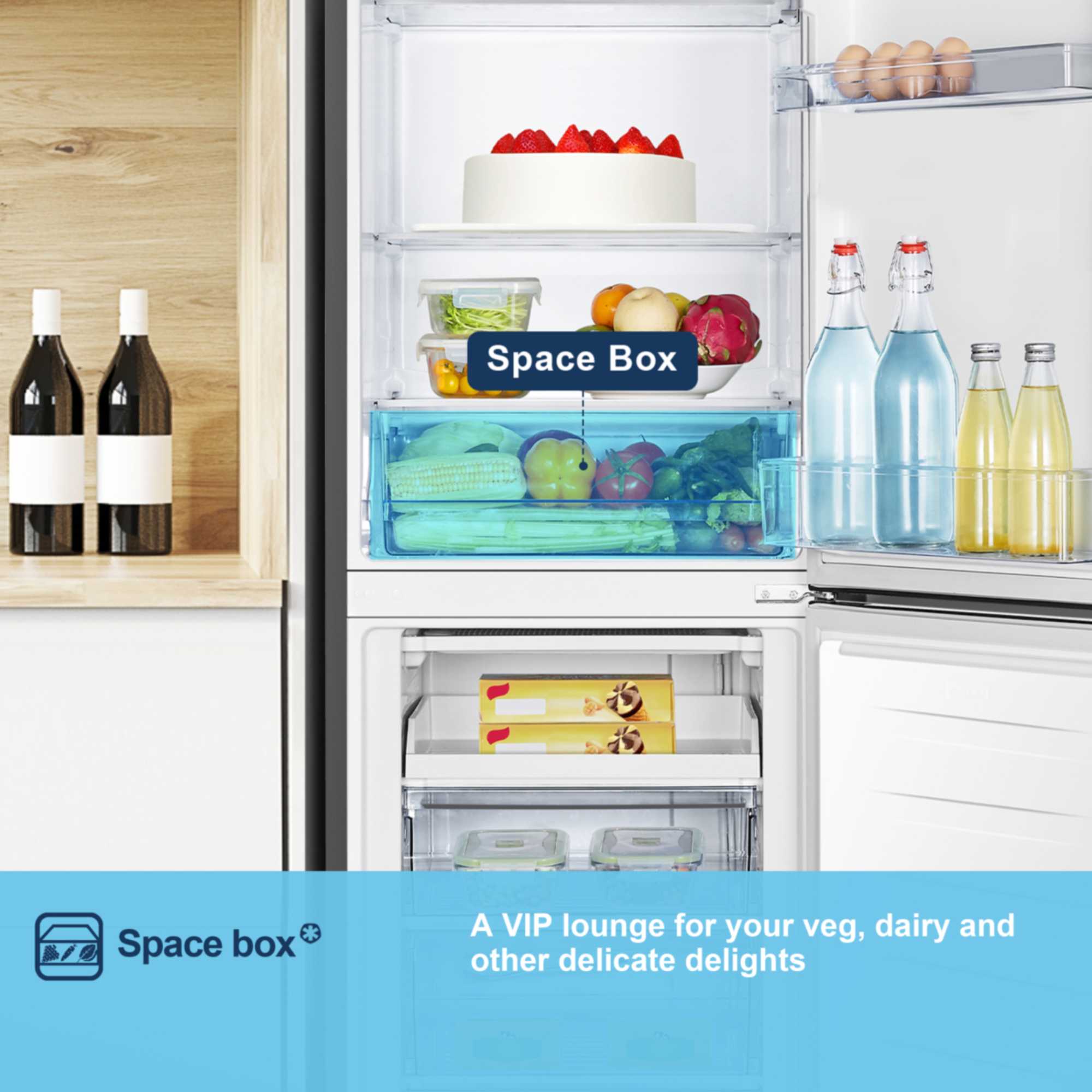 MC55240EB 252l Fridge Freezer - Black