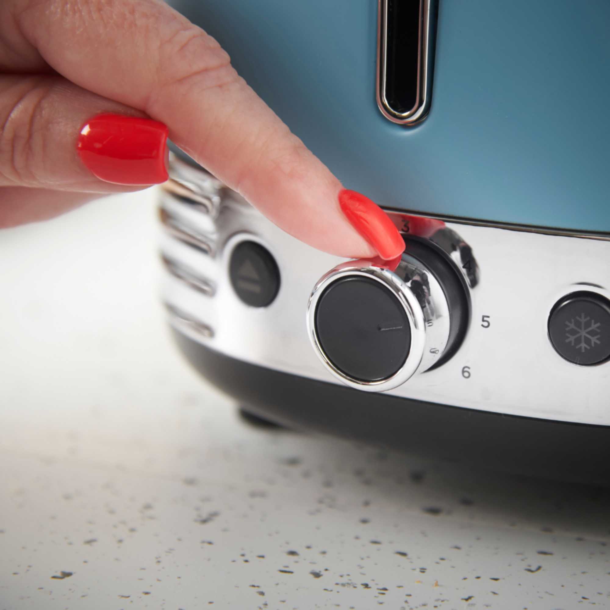 28651 Hanley 2 Slice 900W Retro Toaster - Blue