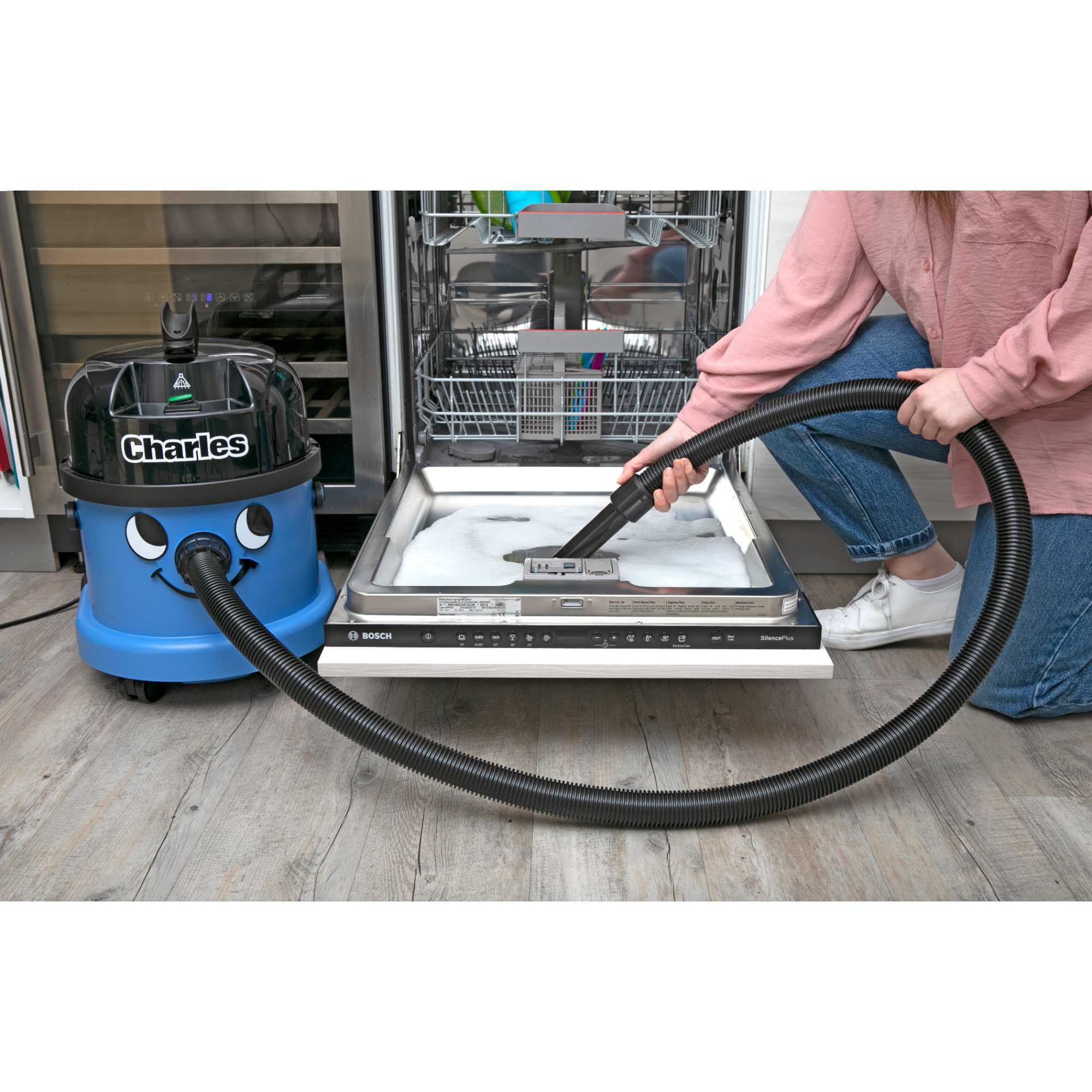 CVC370 Charles Wet or Dry 1000W Vacuum - Blue