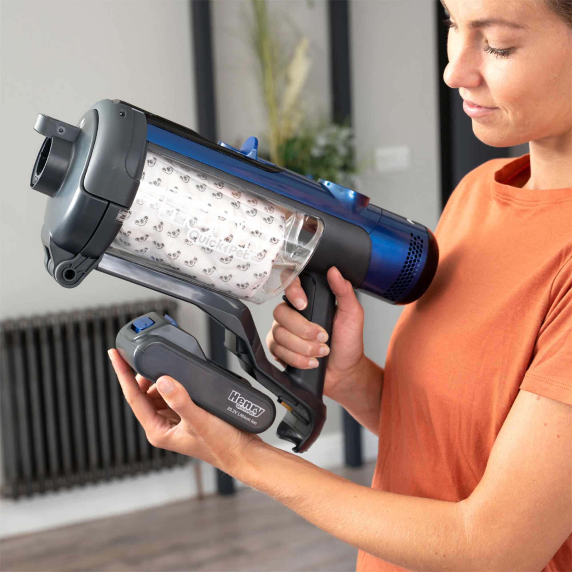 HEN100PET Quick 1L Vacuum Cleaner - Blue