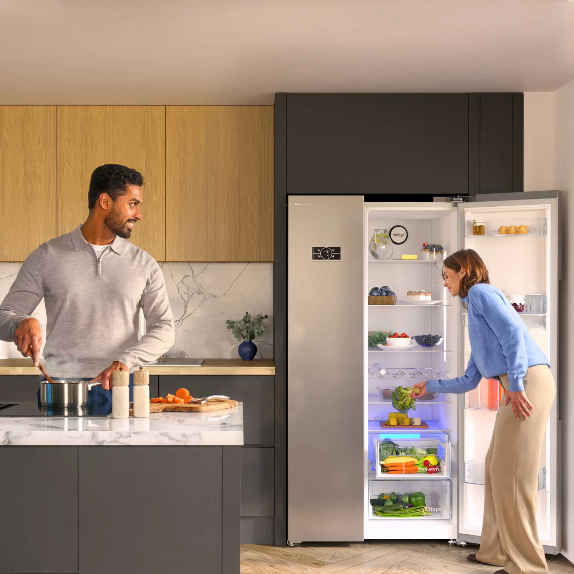 ASD2542VX HarvestFresh American Style Fridge Freezer - Water Dispenser