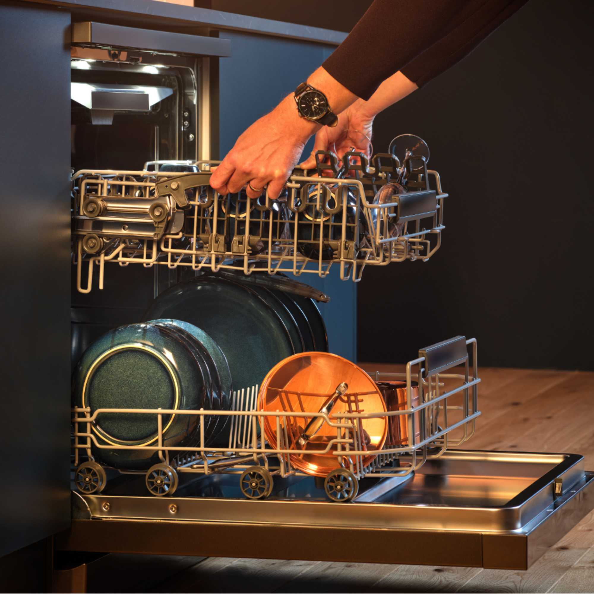 Freestanding Full-Sized Dishwasher - DWSF0115FSBG