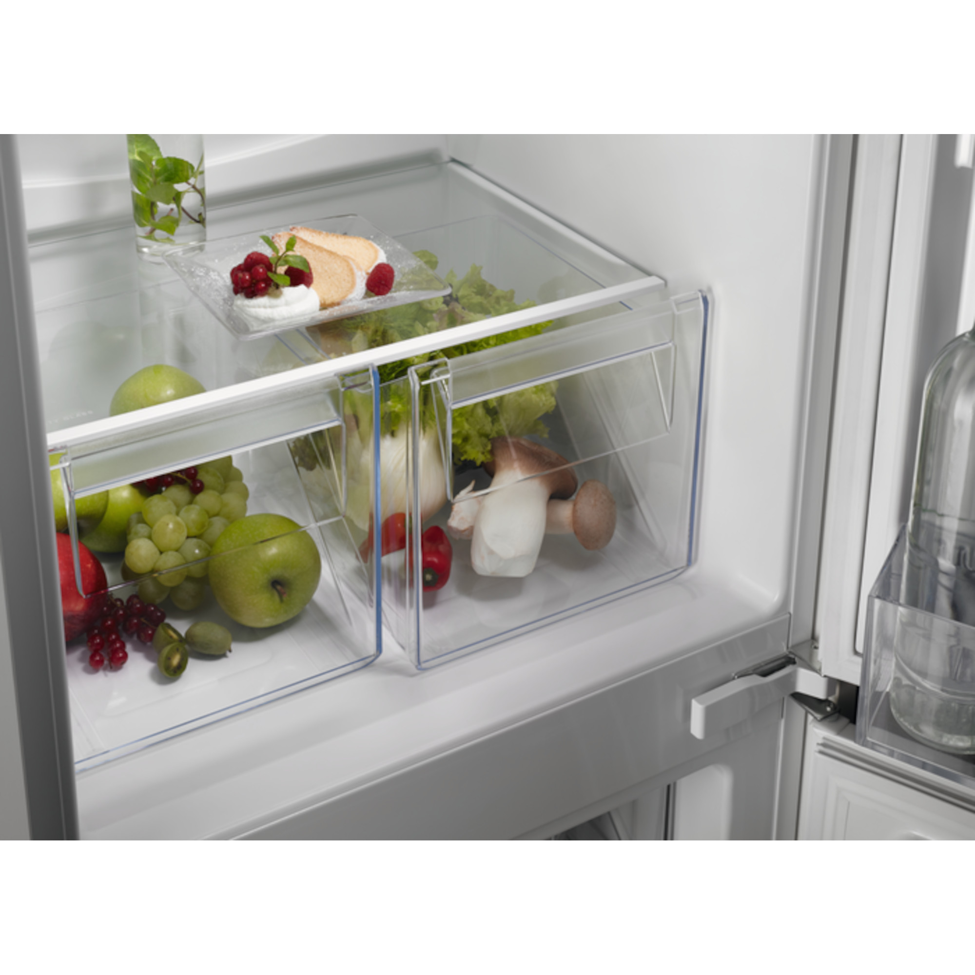 NSC6N18ZES 6000 TwinTech 227l No Frost Integrated Fridge Freezer