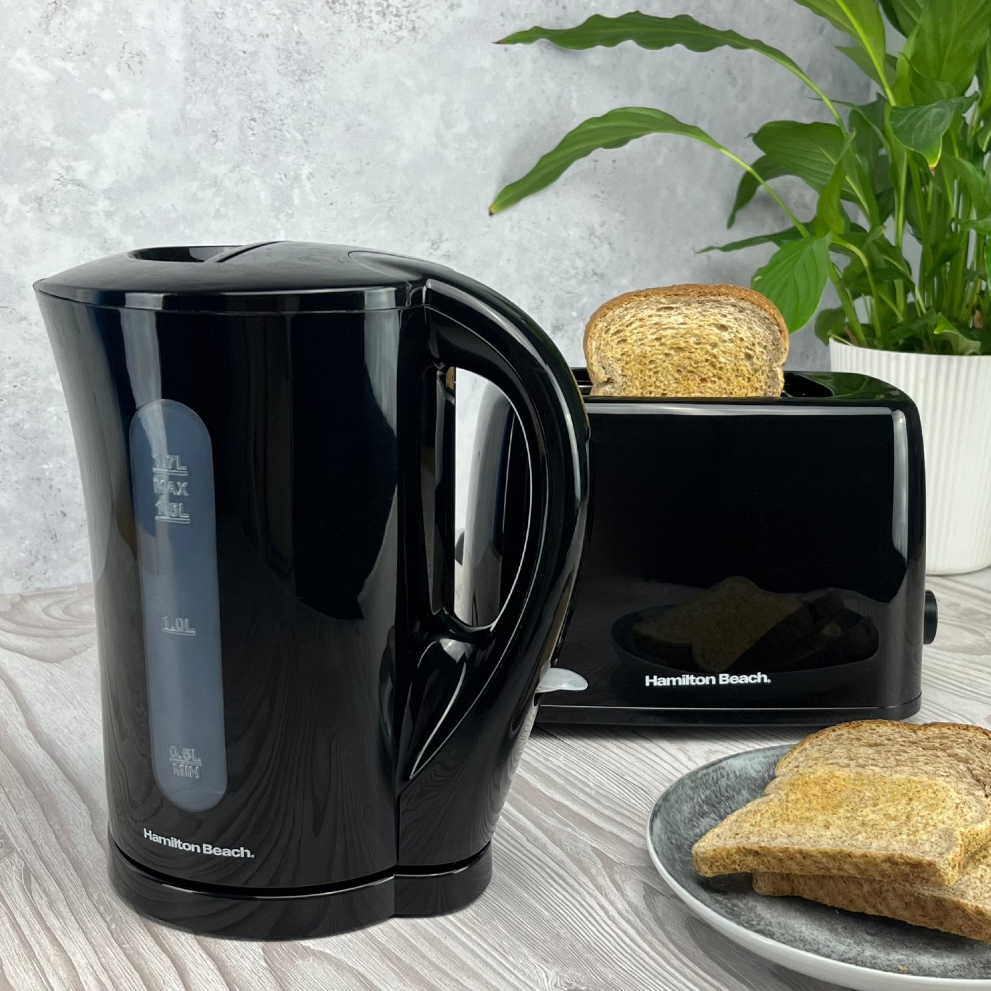HB1107B 1.7L Jug Kettle - Black