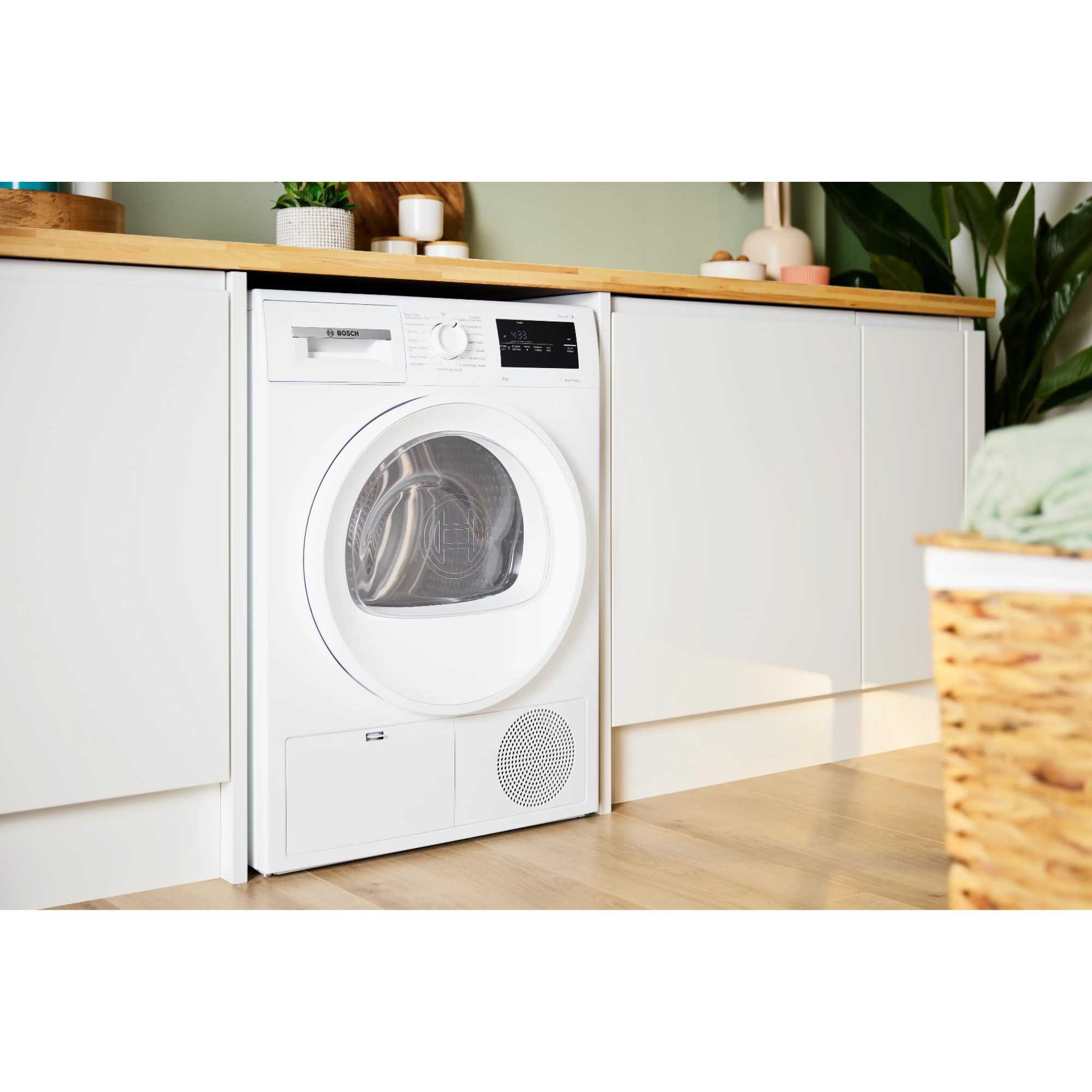 WTH85225GB Series 4 8kg Heat Pump Tumble Dryer - White