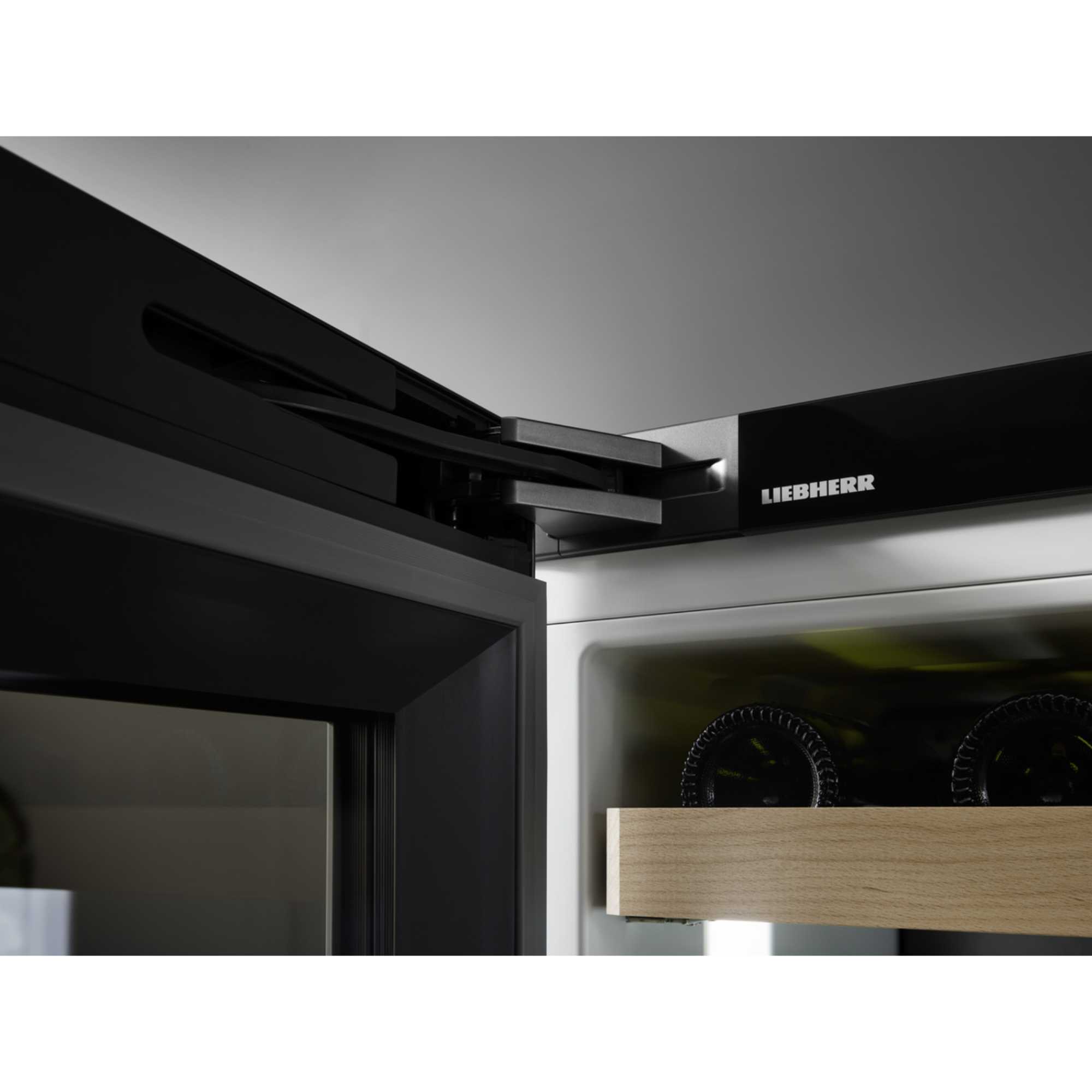 SIFNe 5128 Plus 213L NoFrost Built-In Tall Freezer