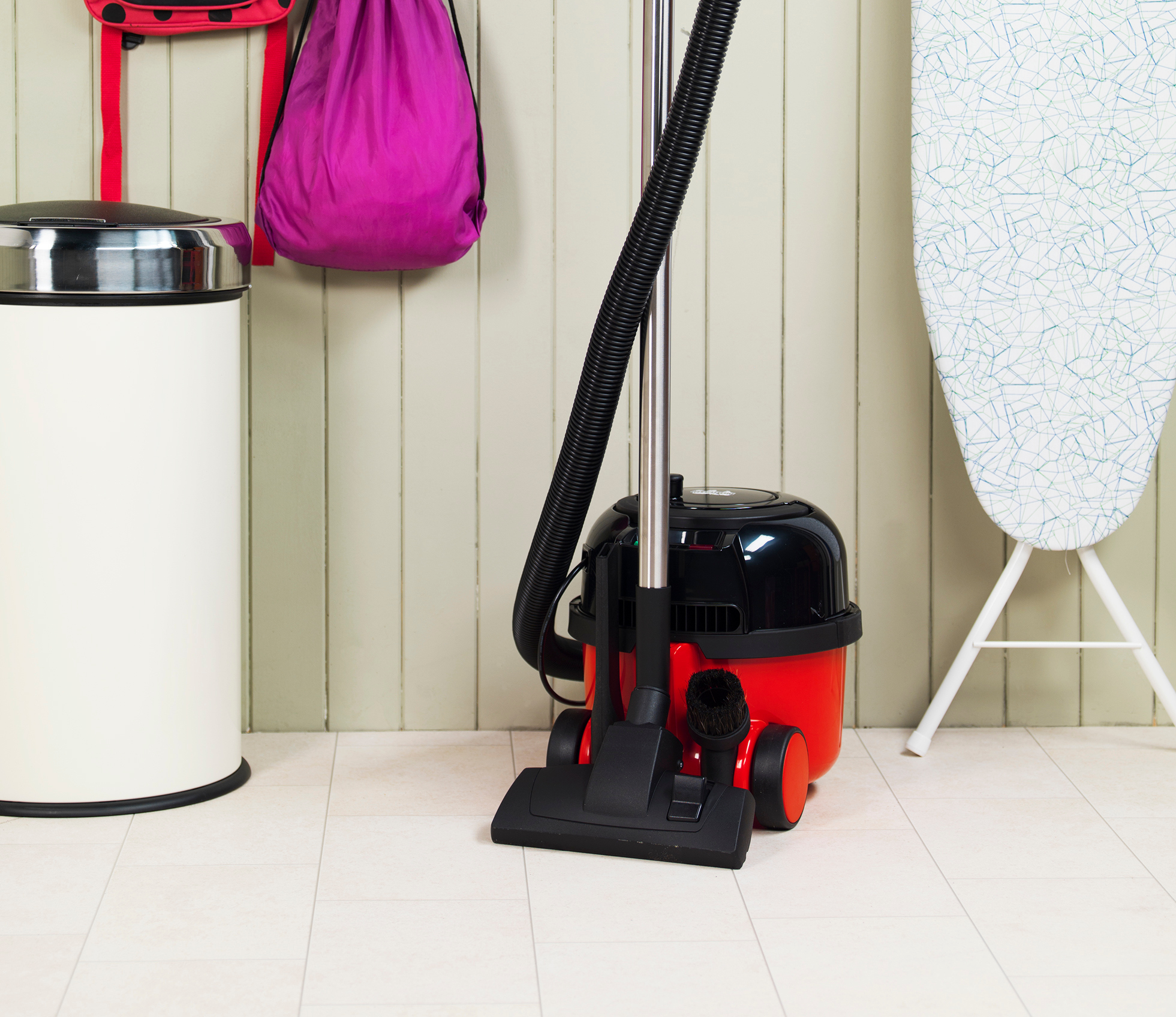 HVR160 6 Litre 620W Vacuum Cleaner - Red