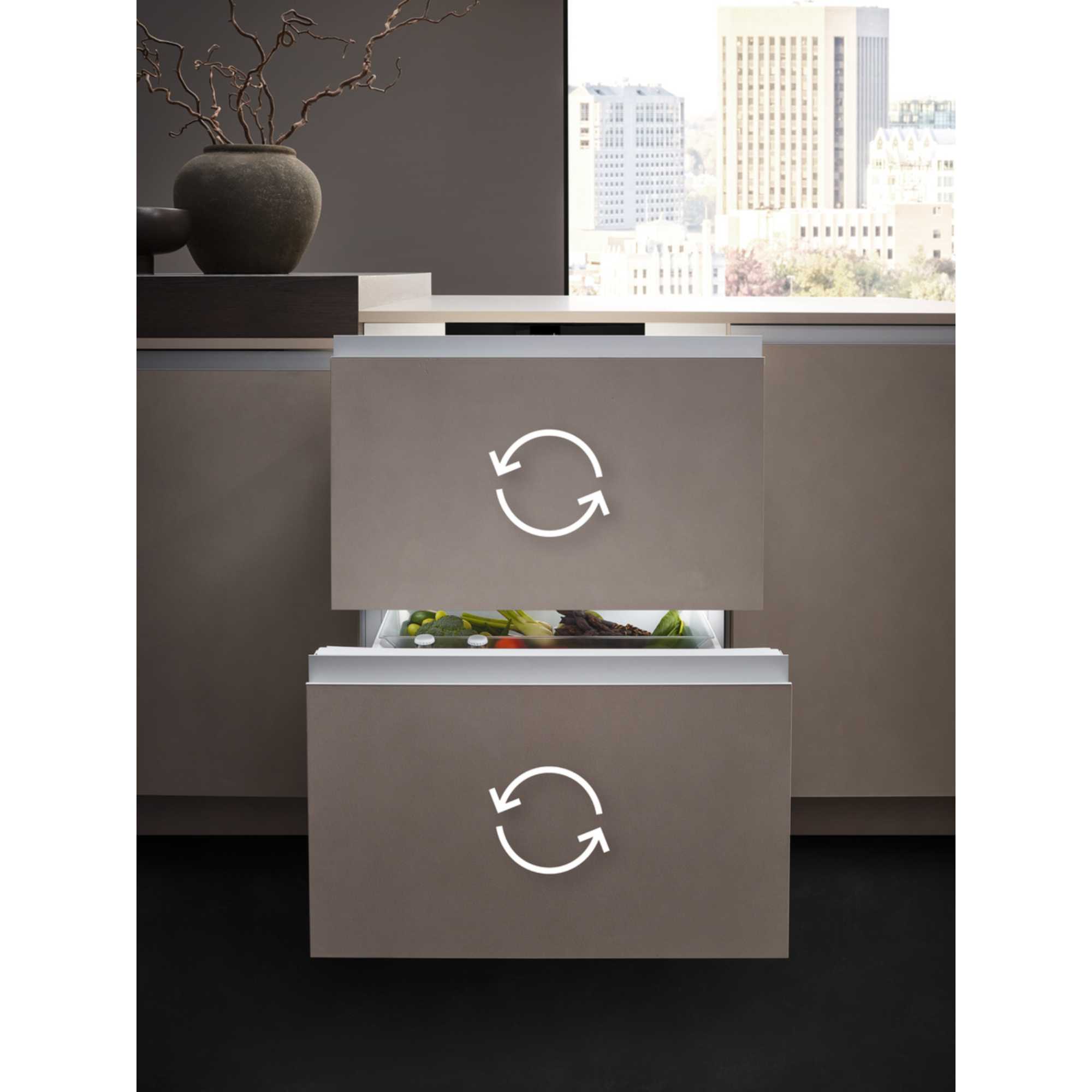 ICSe 5103 Pure 264l SmartFrost Integrated Fridge Freezer