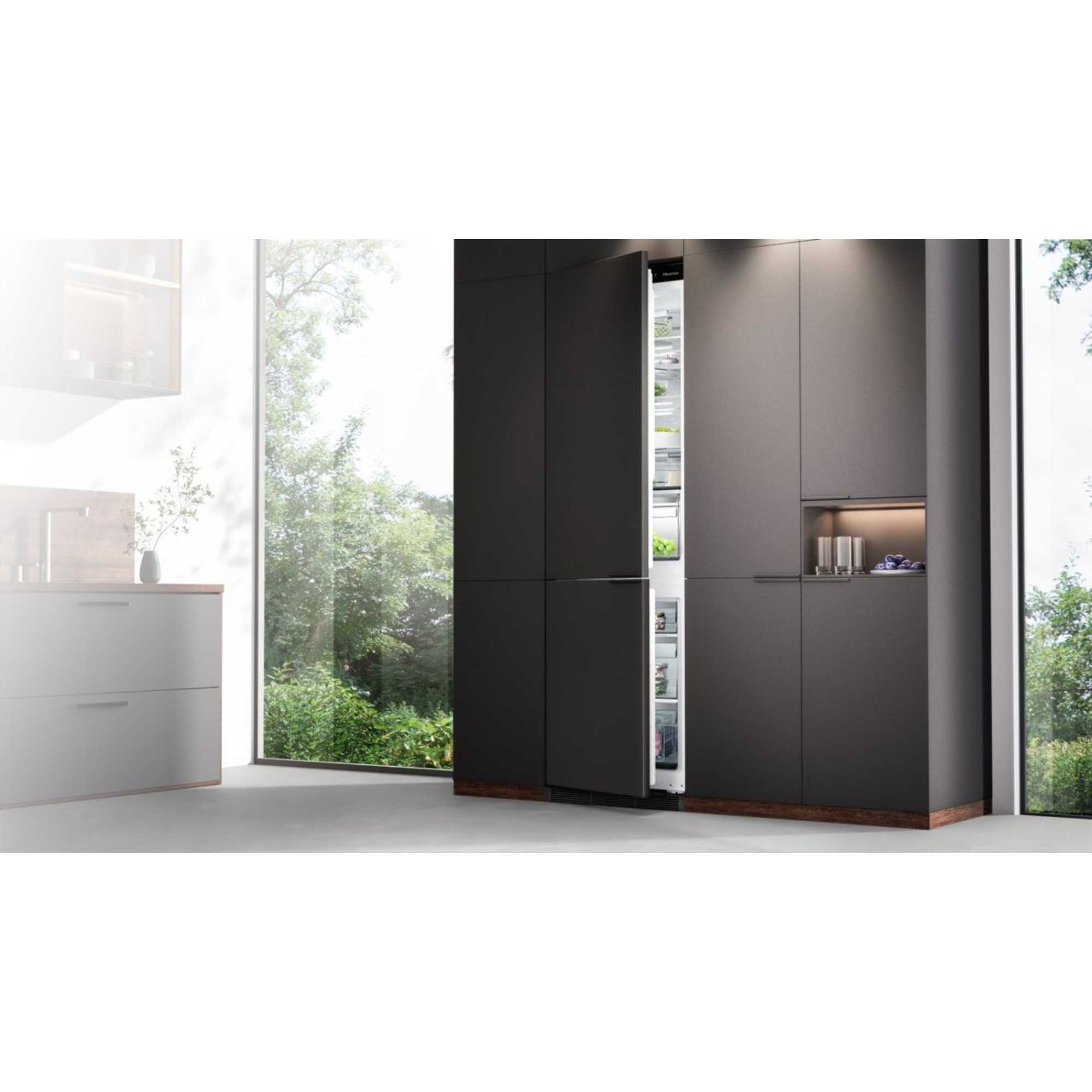 Built-in Tall Freezer Total NoFrost - FT3B213SAWE