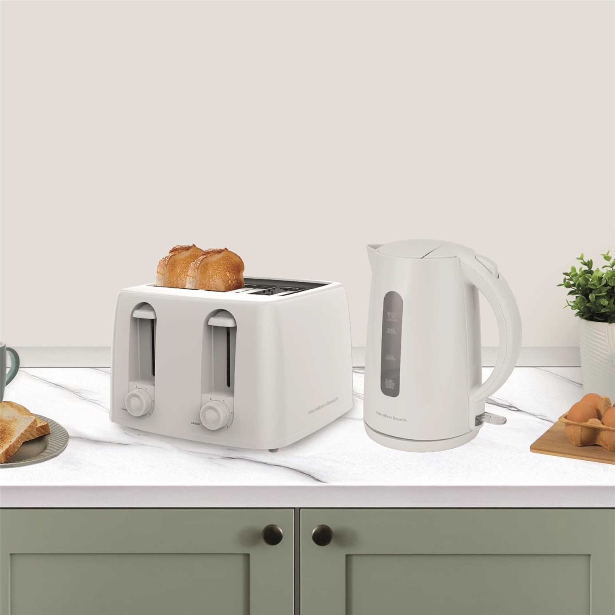 HB4T5032W 1300W Essential Toaster 4 Slice - White