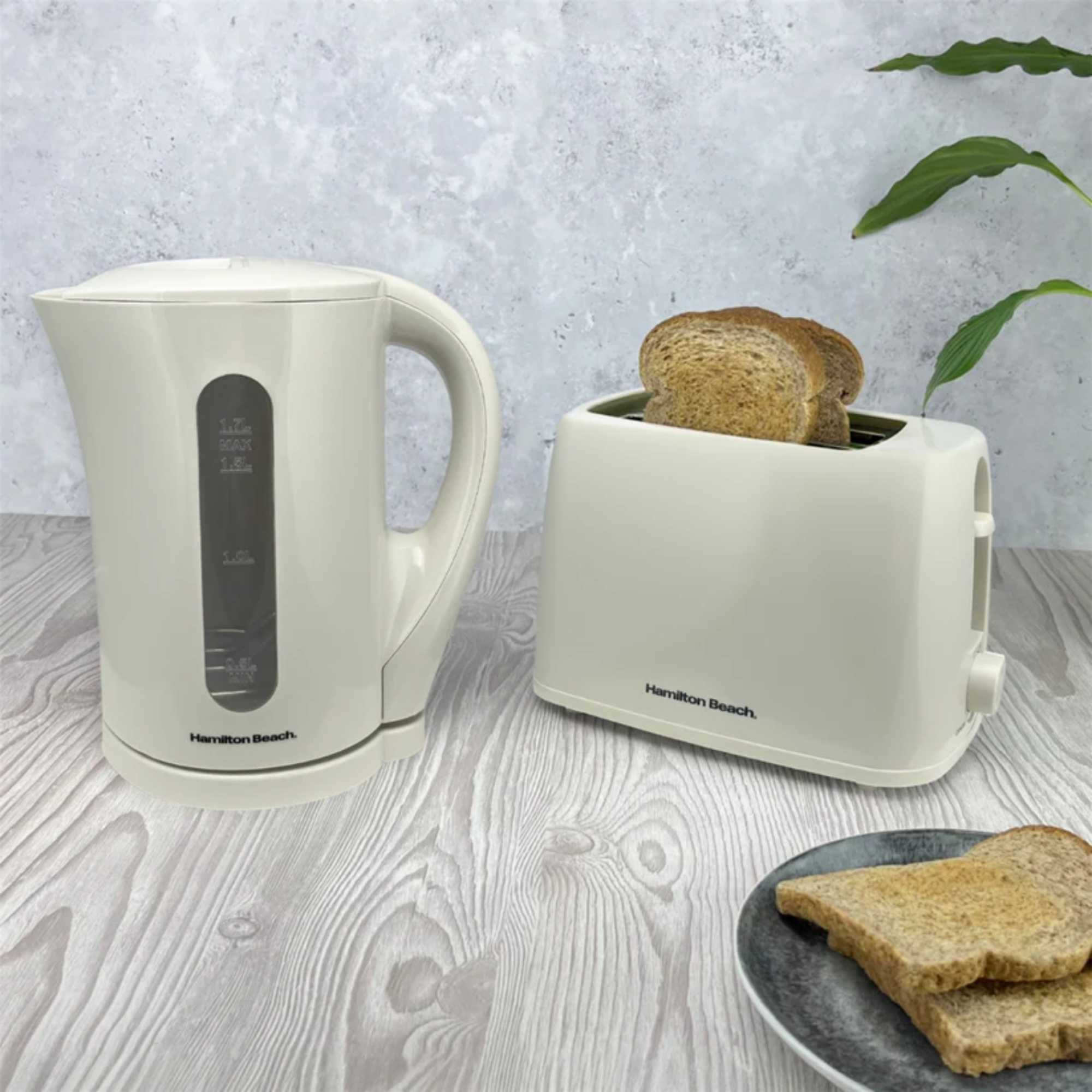 HB1107C 1.7L Jug Kettle - Cream