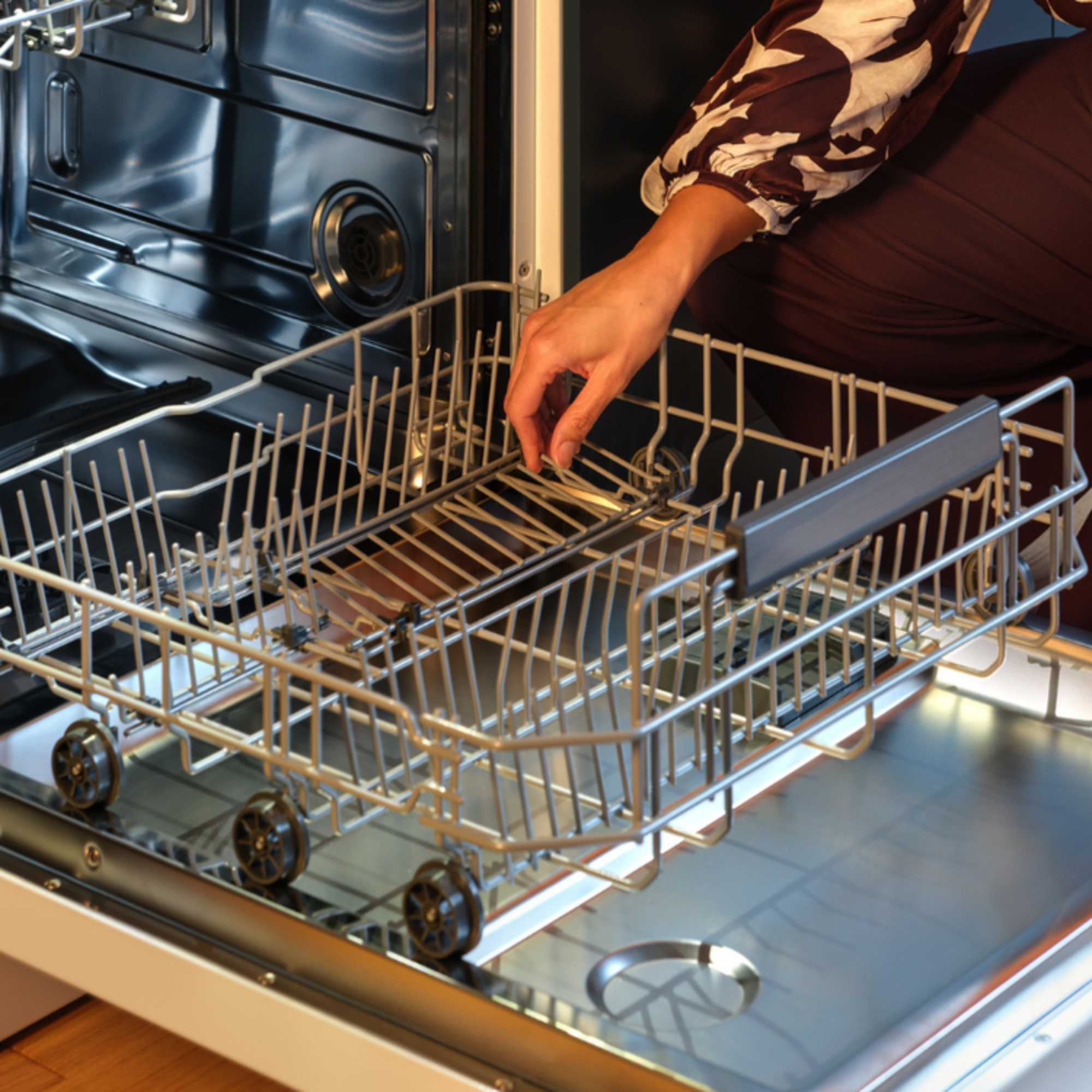 Freestanding Full-Sized Dishwasher - DWSF0115FSBW