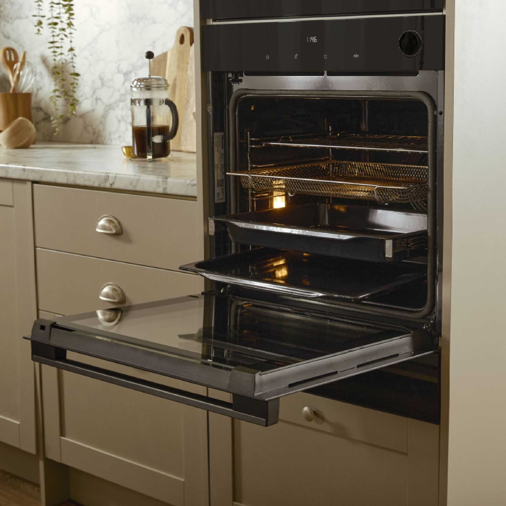 BSA66346PDBGUK Hi6 BlackLine Built-In Single Oven - Black