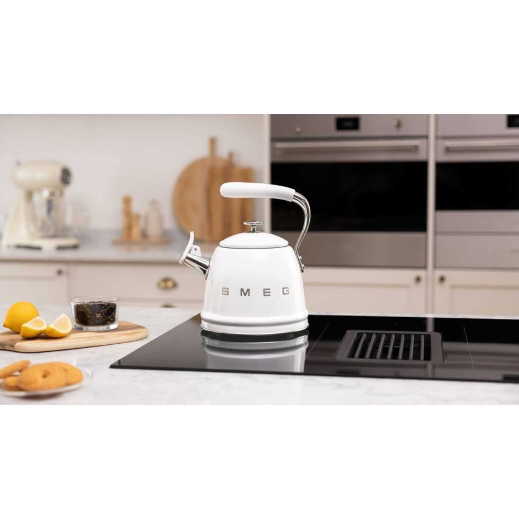 Smeg WKF01WH 2.3L 50s Style Whistling Kettle - White