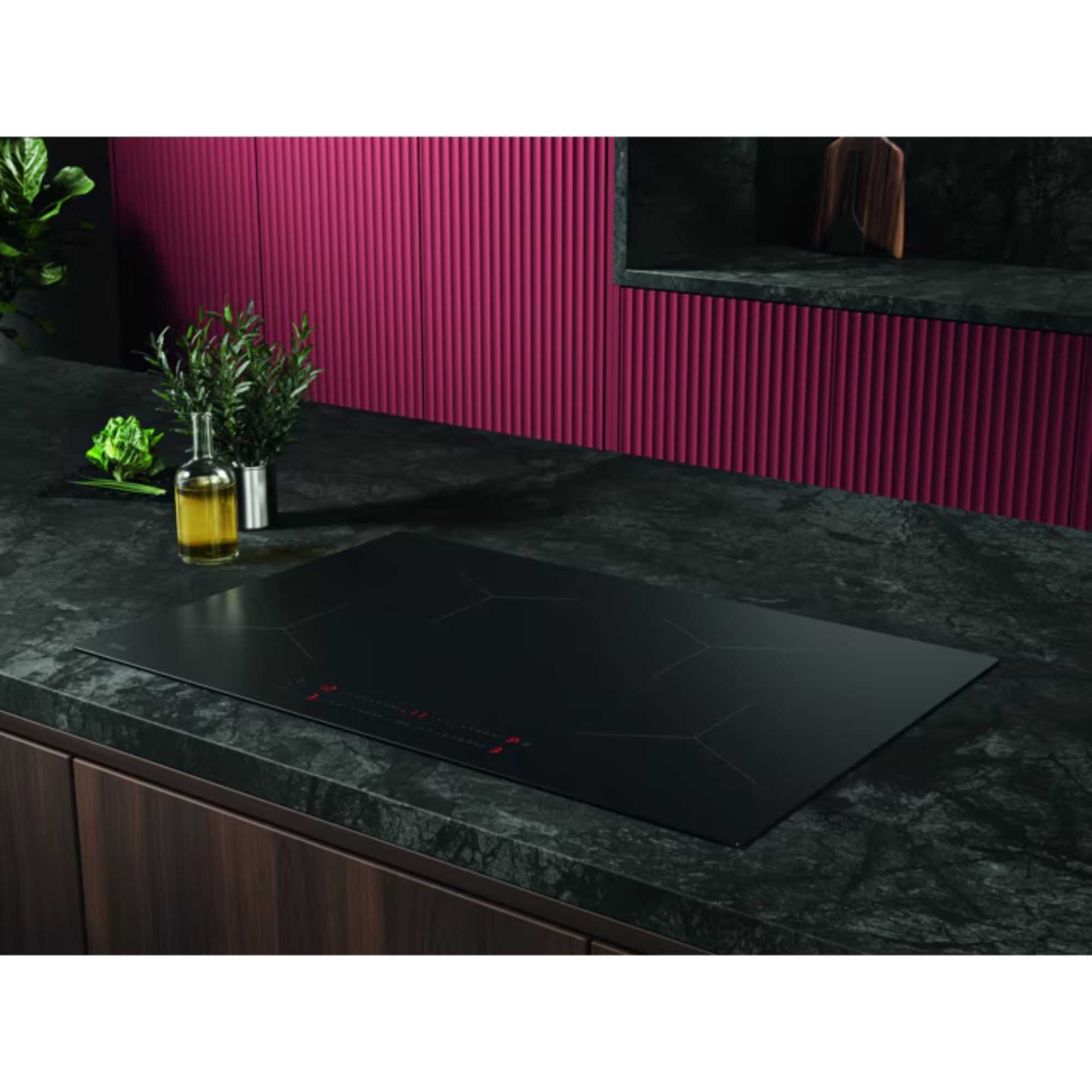 5000 SO84IA0BIT SaphirMatt SE 80cm 4 Zone Induction Hob - Black