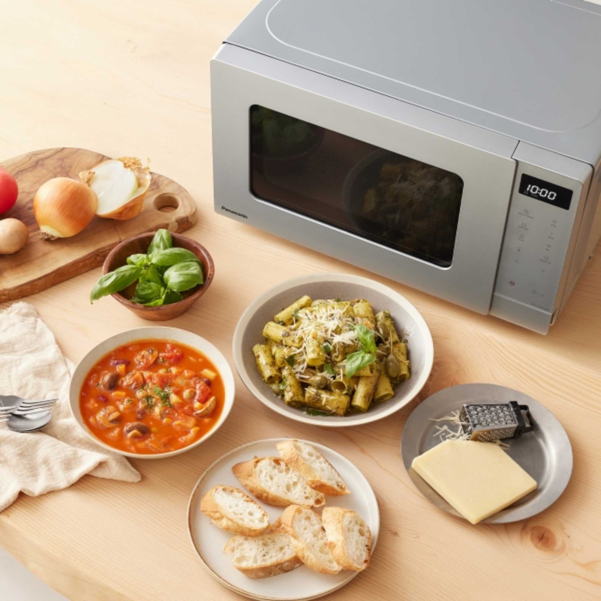 NN-ST23QMBPQ SOLO 800W 20l Compact Microwave - Silver