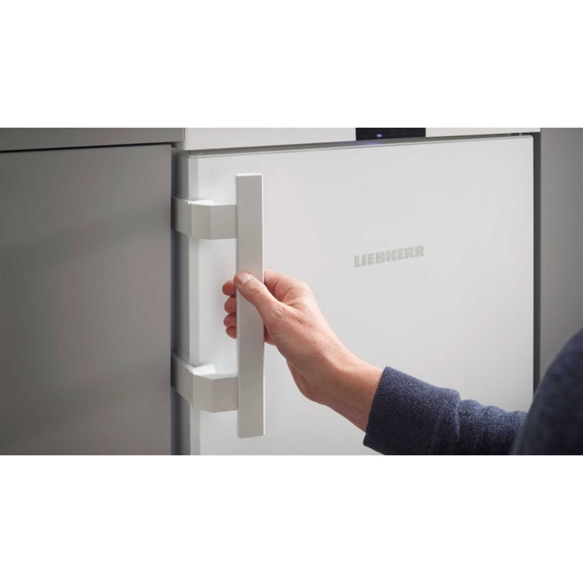 Undercounter Larder Fridge Auto Defrost - White - Rci 1620 plus