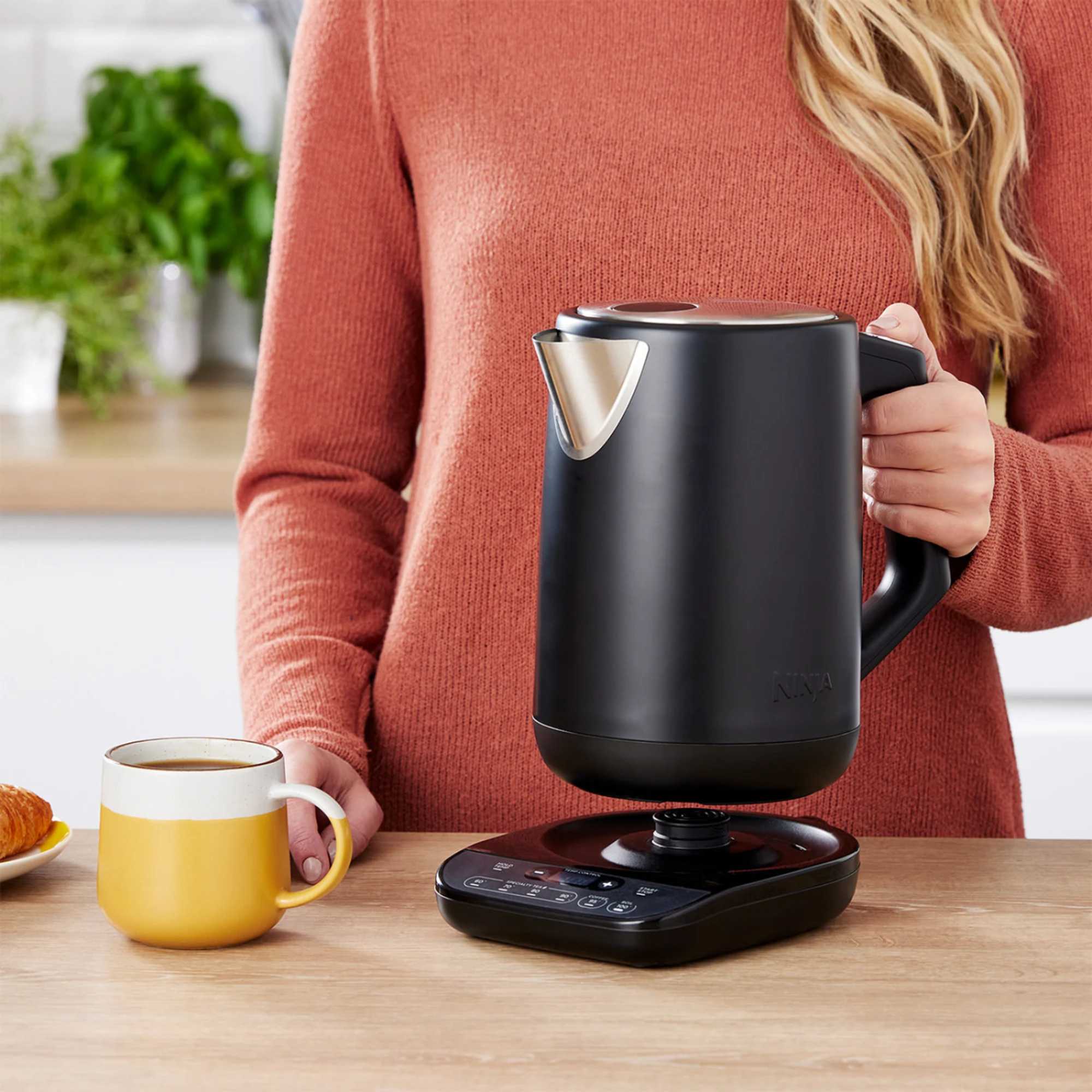 KT200UK Perfect Temperature Rapid Boil Kettle - Black