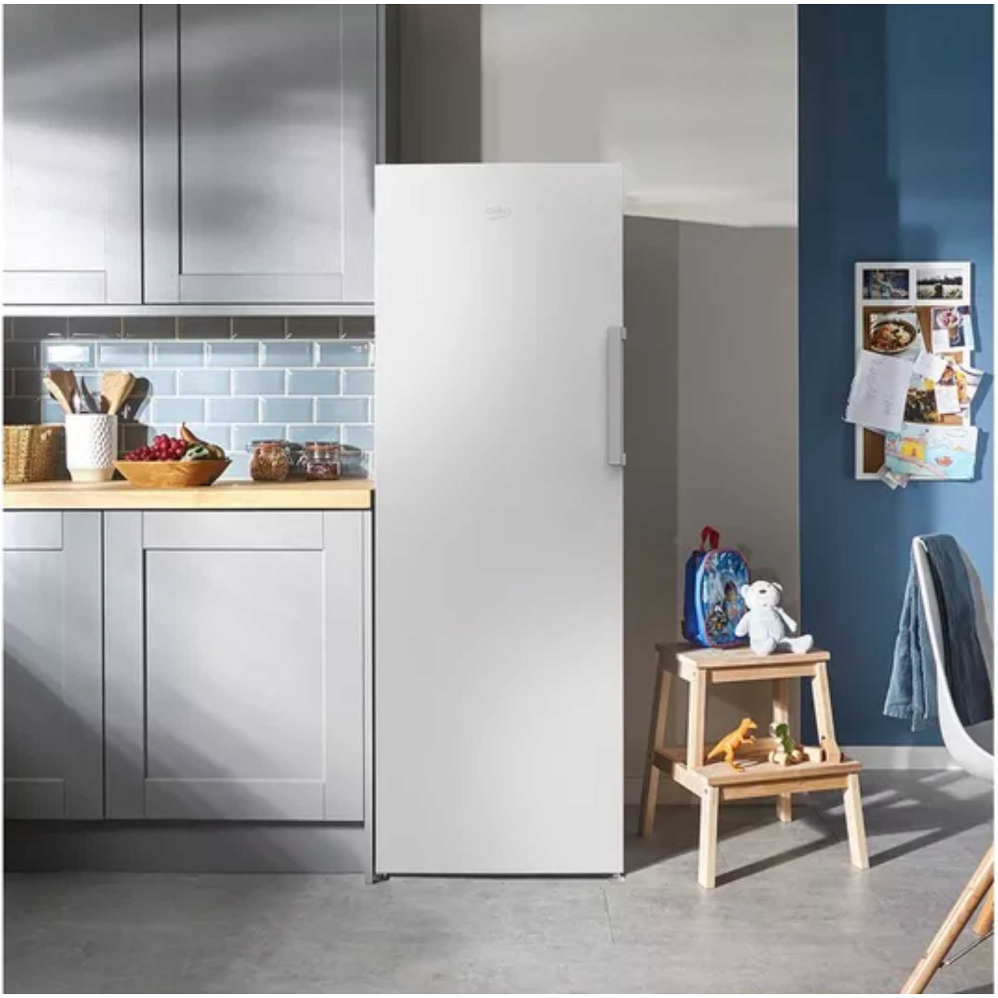 FFP4671W 256L Frost Free Tall Freezer - White