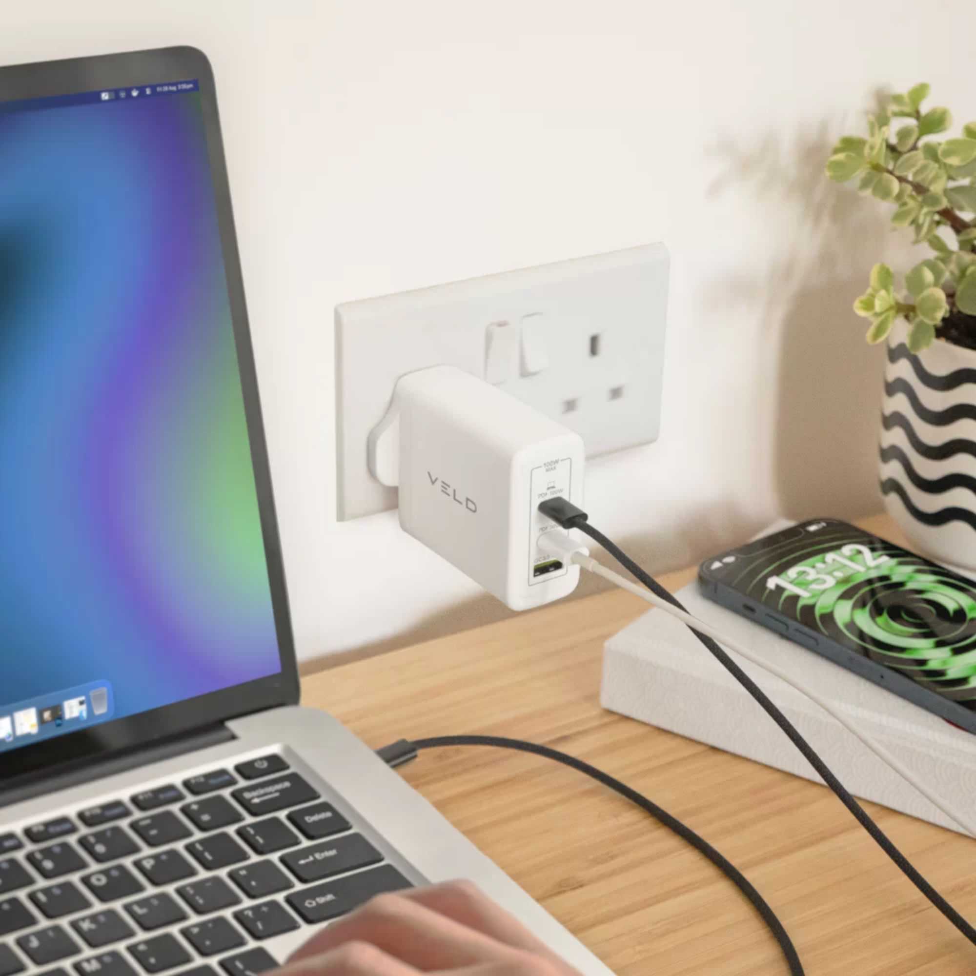 VHG100JW Super-Fast 3 Port 100W USB Charger