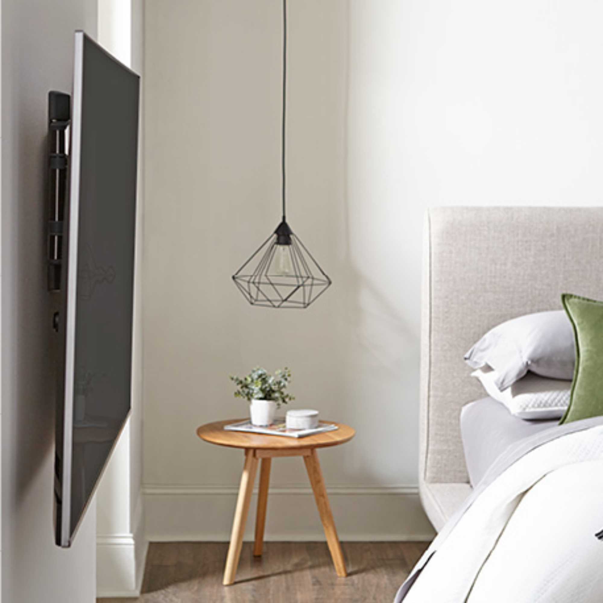 VMF720-B2 Wallmount Bracket 32"-65", black