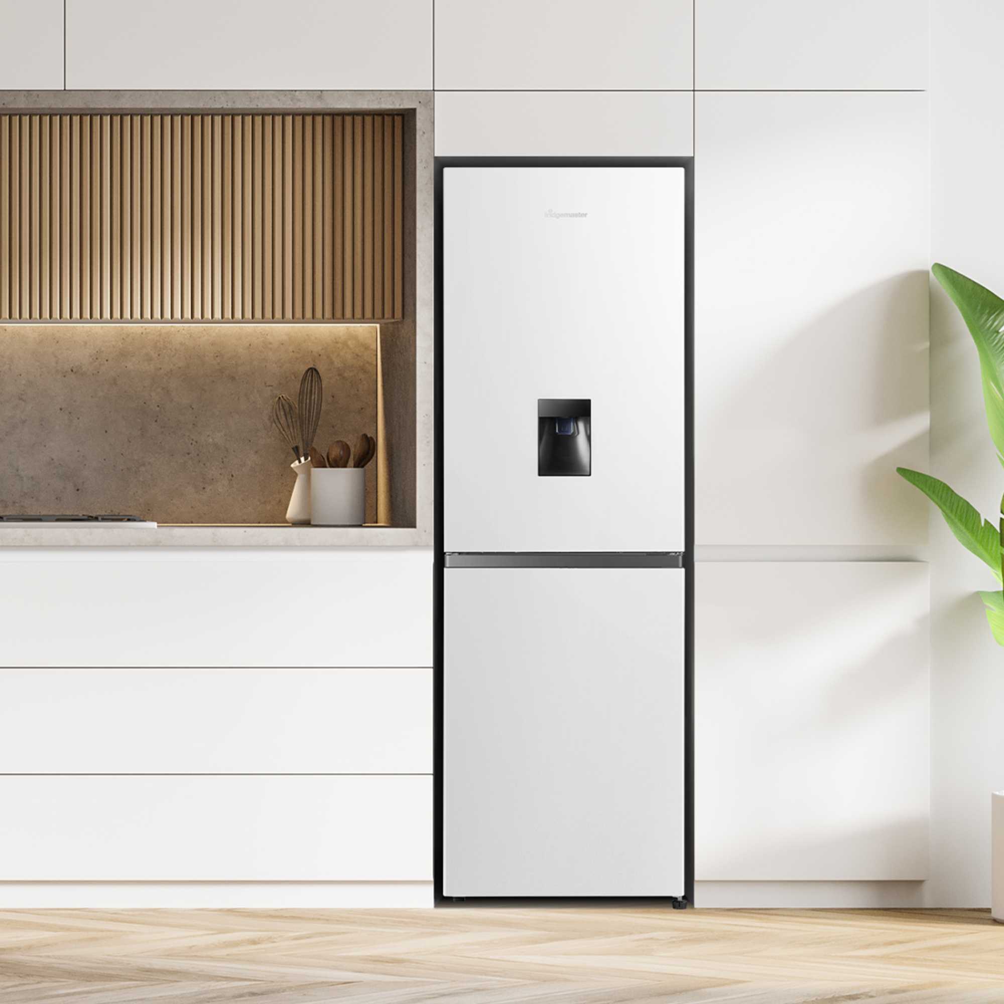 MC55240DE 252l Fridge Freezer with Water Dispenser