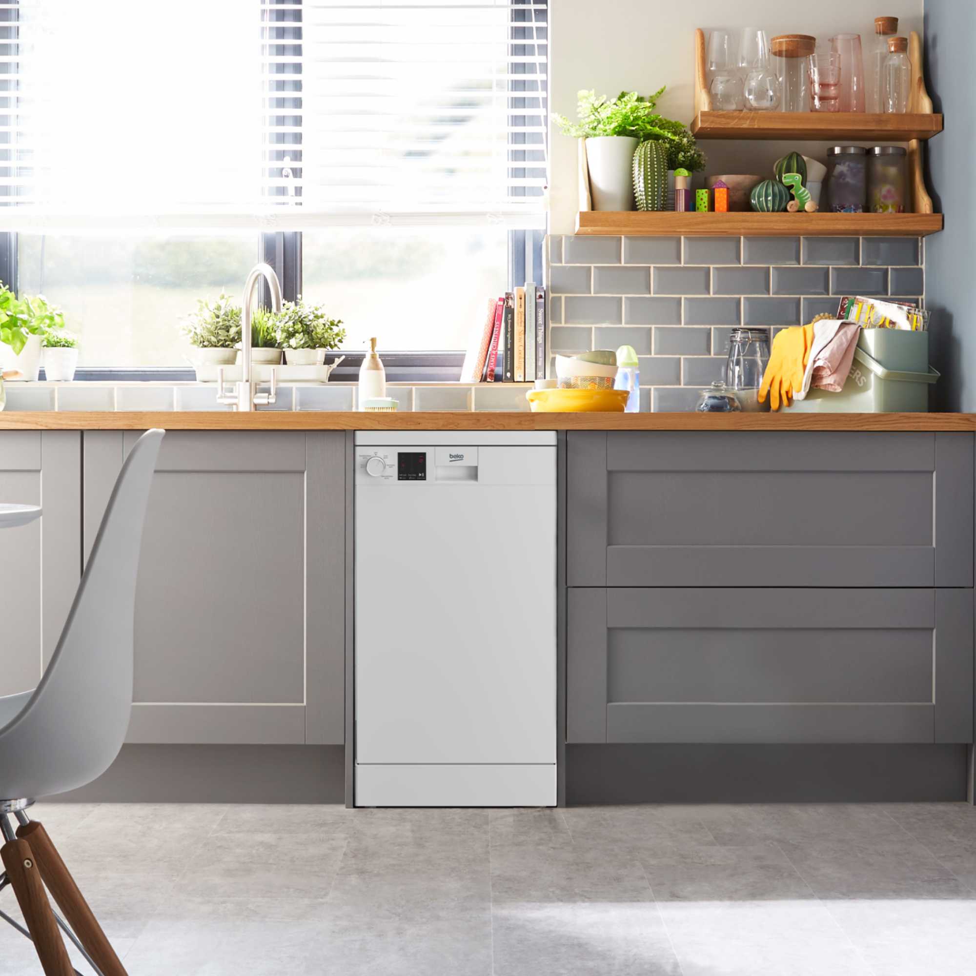 Freestanding Slimline Dishwasher - DVS05C20W
