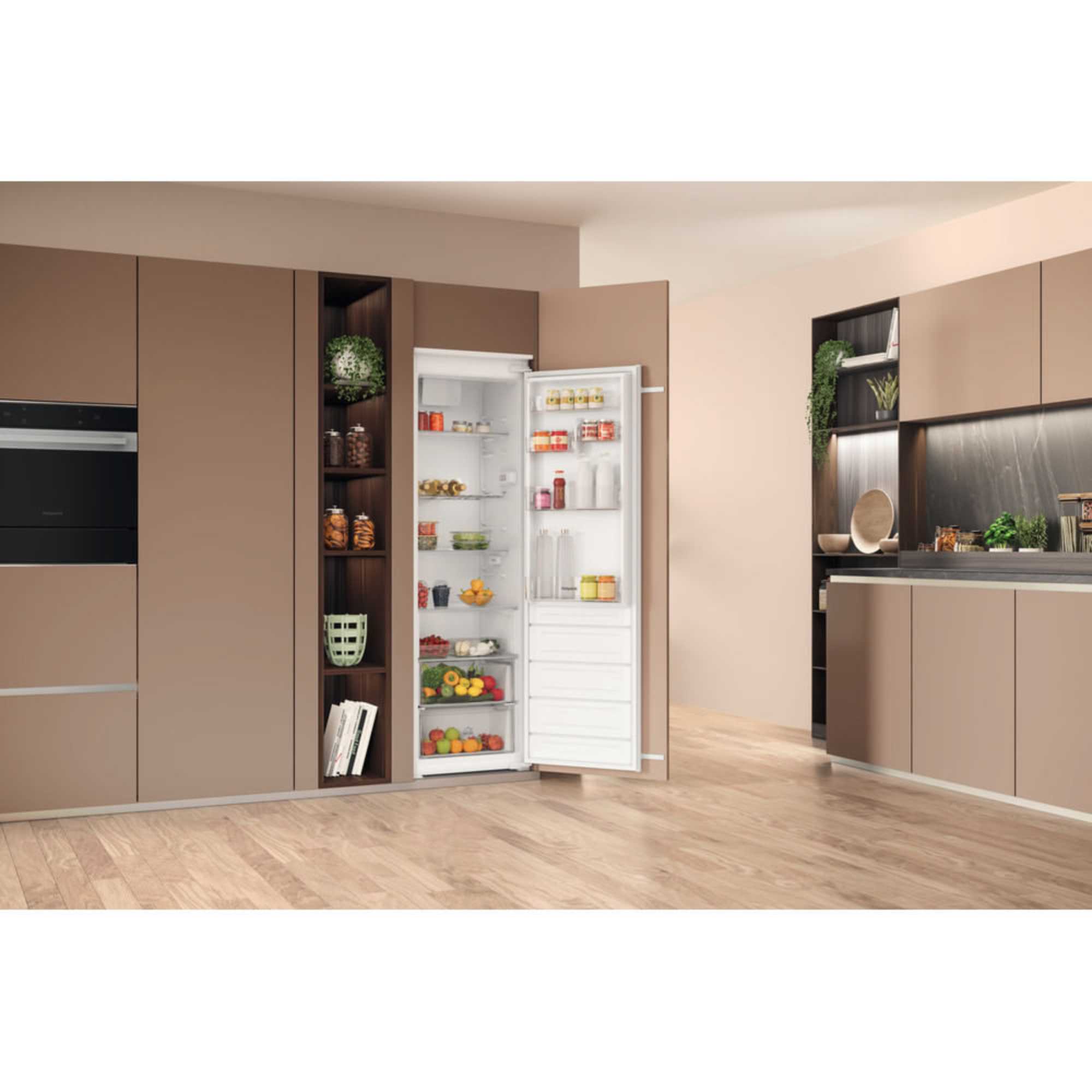 HTSD18A011A1 306l Built-In Low Frost Larder Fridge