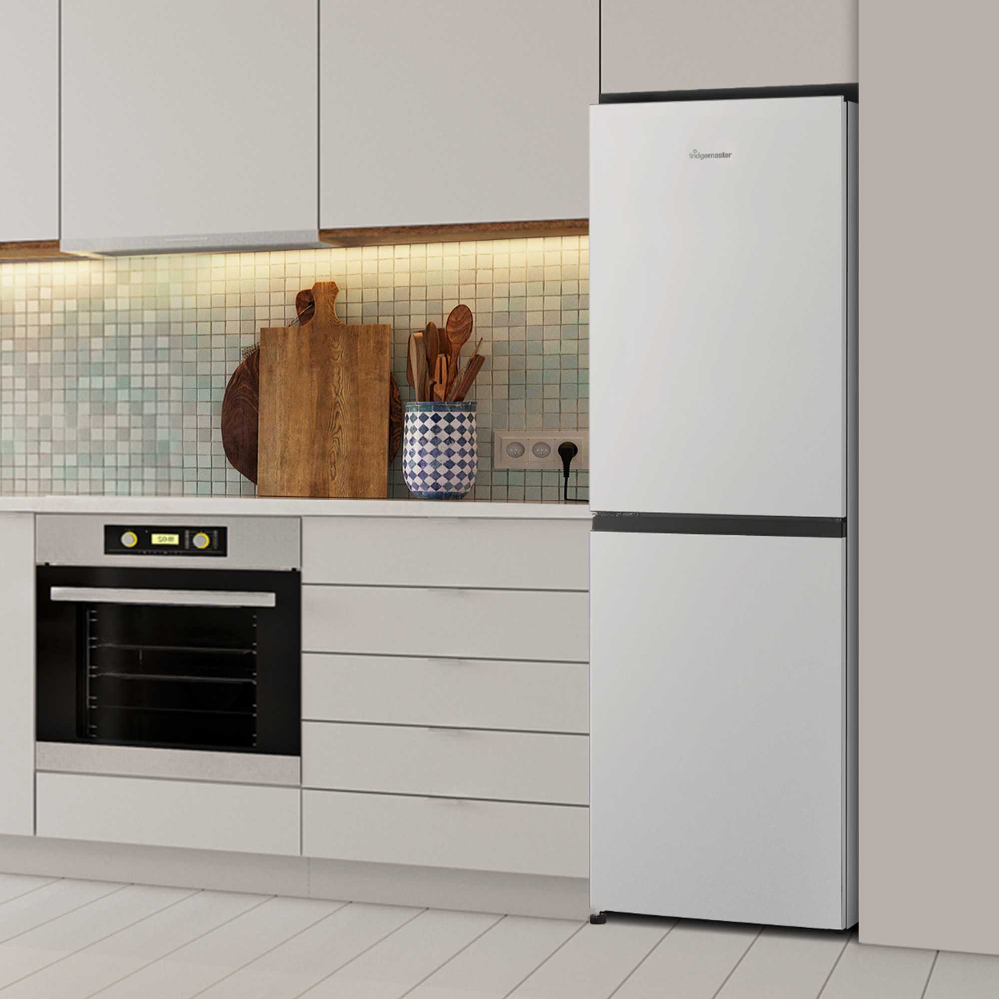 MC55240E 252l Fridge Freezer - White