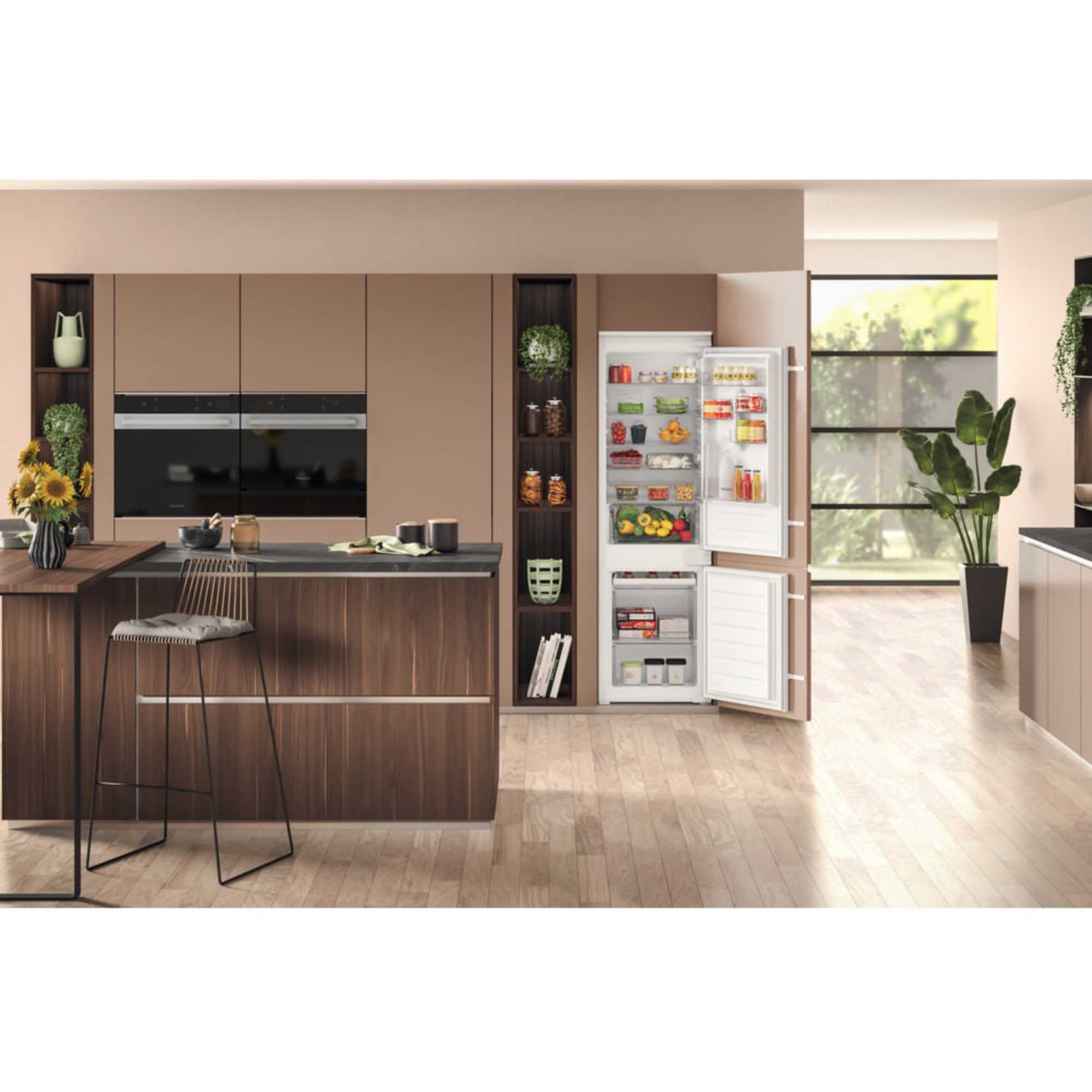 HTC18D011A1 268l Low Frost Integrated Fridge Freezer