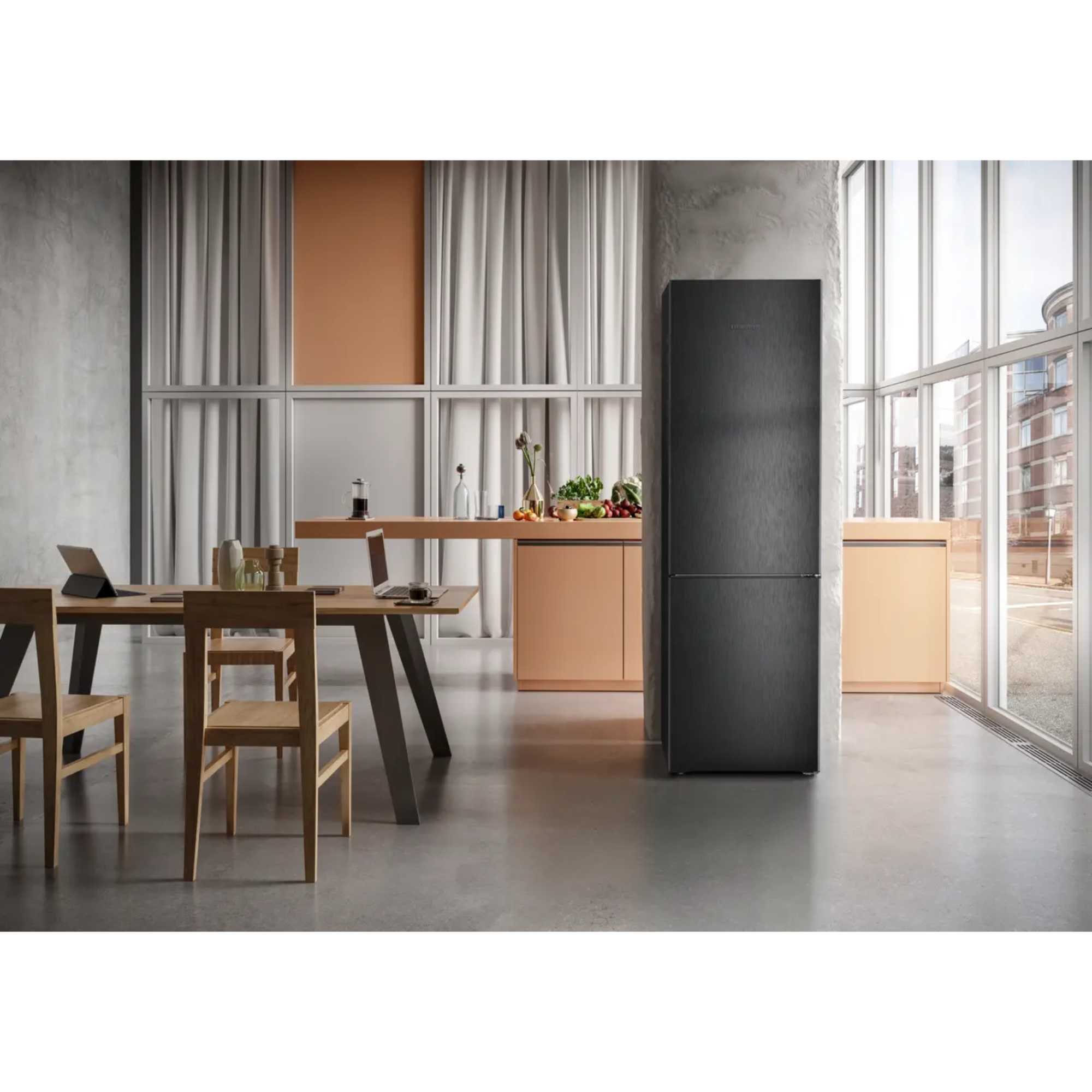 CBNBDA572I 360l NoFrost Fridge Freezer - Black Steel