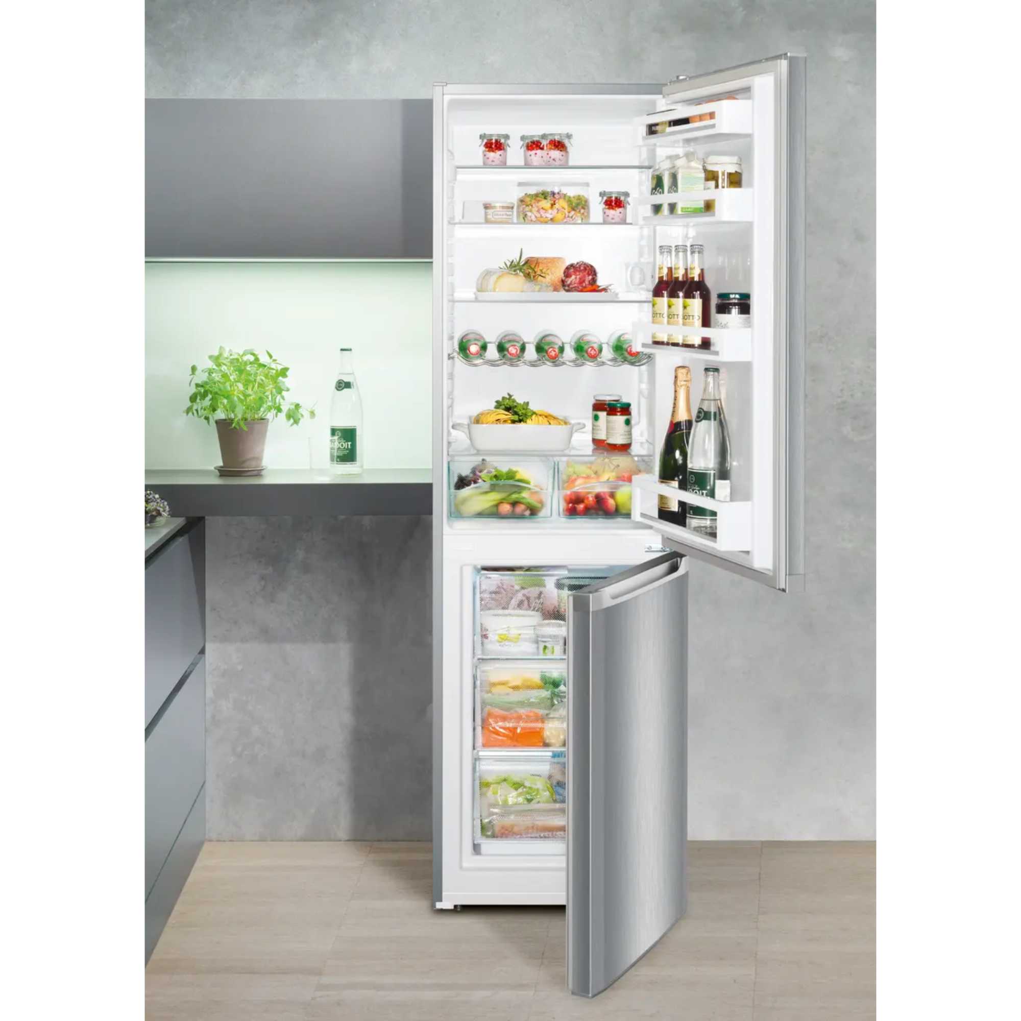 CUELE3331 296L SmartFrost Fridge Freezer - Silver
